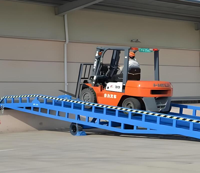 伊金霍洛移动式卸货平台（叉车用）